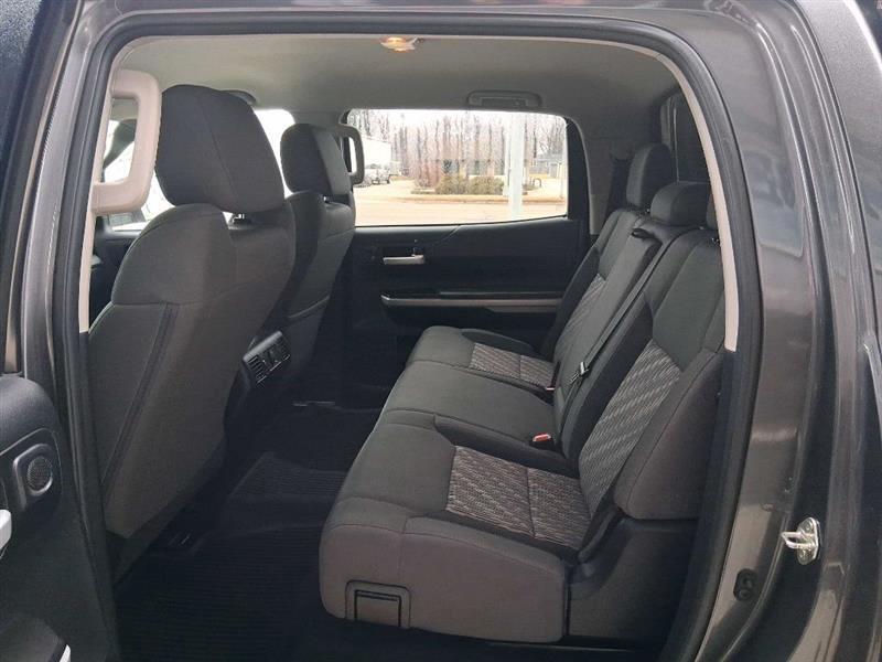 Toyota Tundra SR5 5.7L V8 FFV CrewMax 4WD 2018