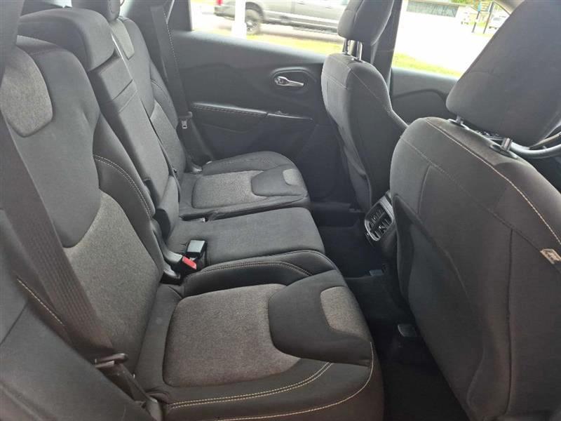 Jeep Cherokee Sport 4WD 2015