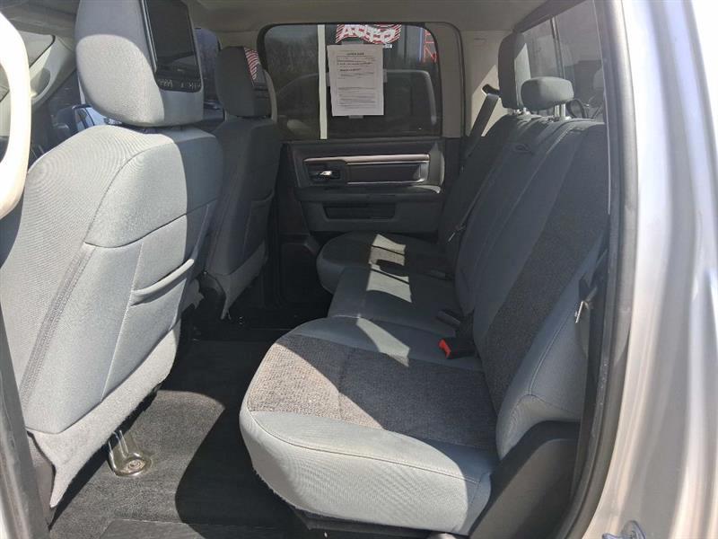 RAM 1500 SLT Crew Cab SWB 4WD 2017