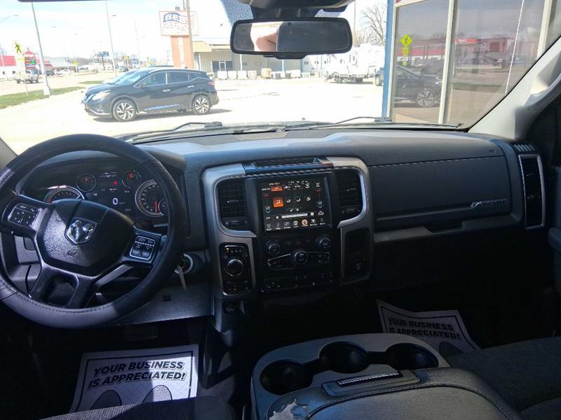 RAM 1500 SLT Crew Cab SWB 4WD 2017