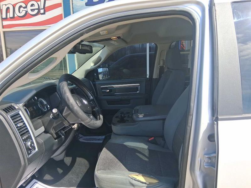 RAM 1500 SLT Crew Cab SWB 4WD 2017