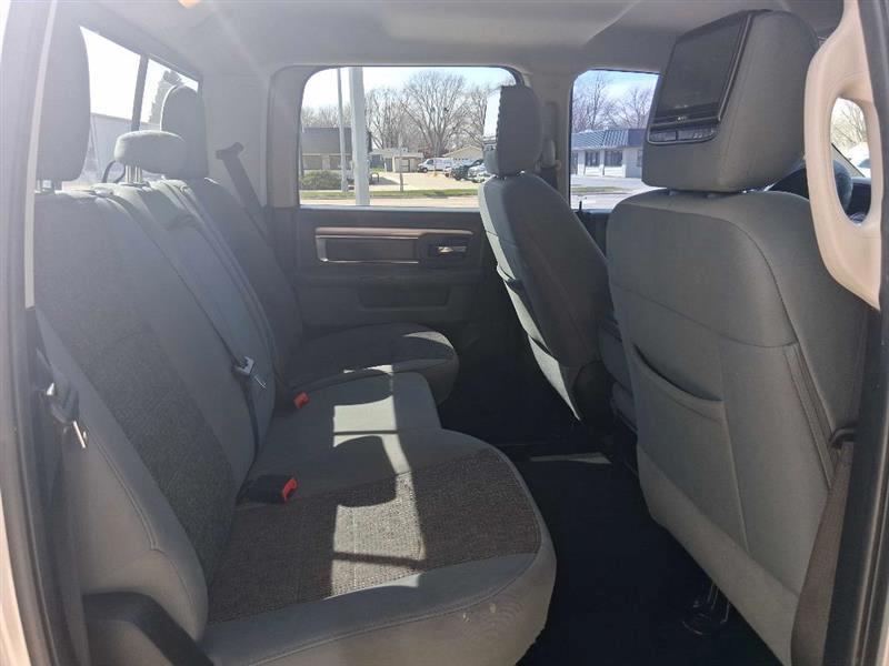 RAM 1500 SLT Crew Cab SWB 4WD 2017