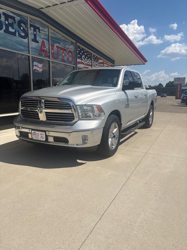RAM 1500 SLT Crew Cab SWB 2WD 2016