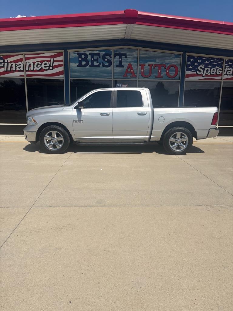RAM 1500 SLT Crew Cab SWB 2WD 2016
