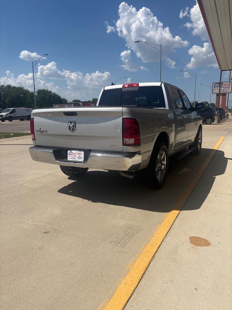 RAM 1500 SLT Crew Cab SWB 2WD 2016
