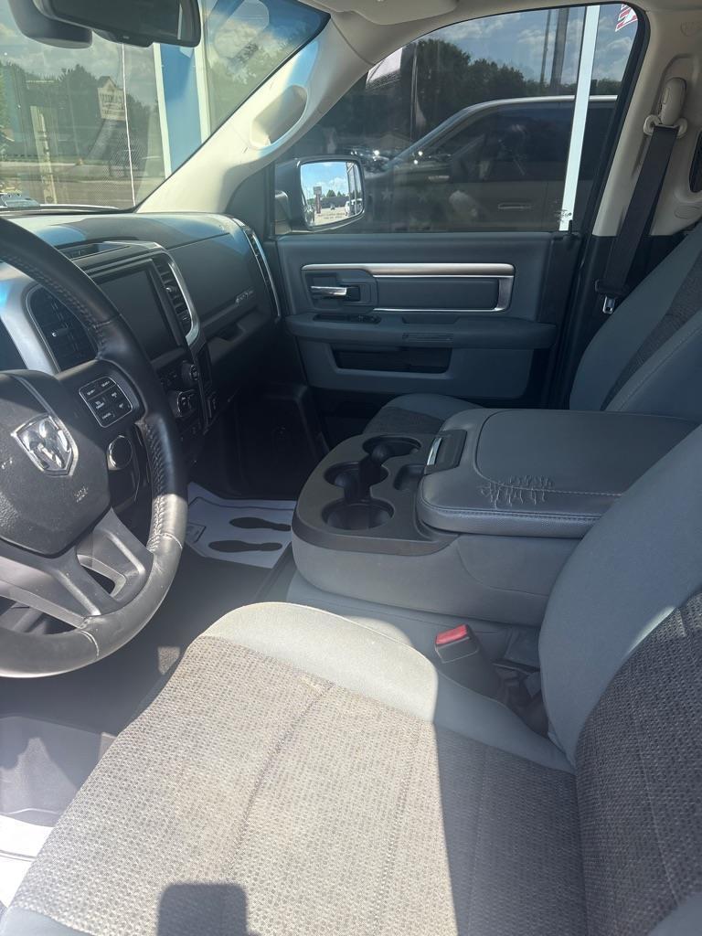RAM 1500 SLT Crew Cab SWB 2WD 2016