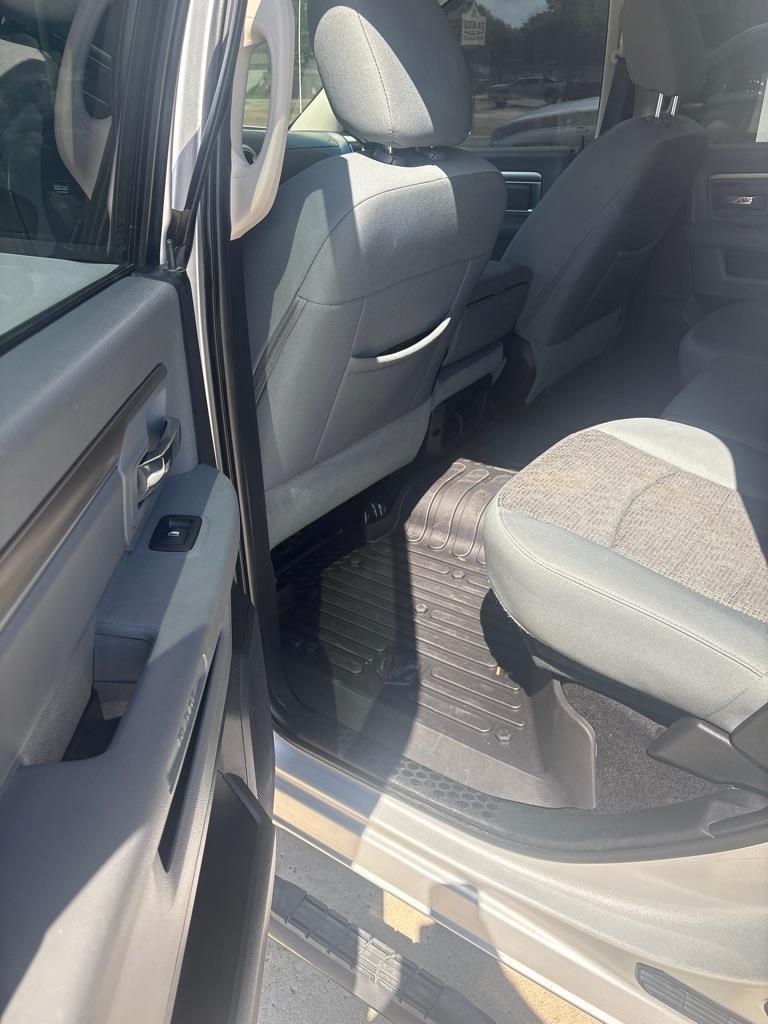 RAM 1500 SLT Crew Cab SWB 2WD 2016