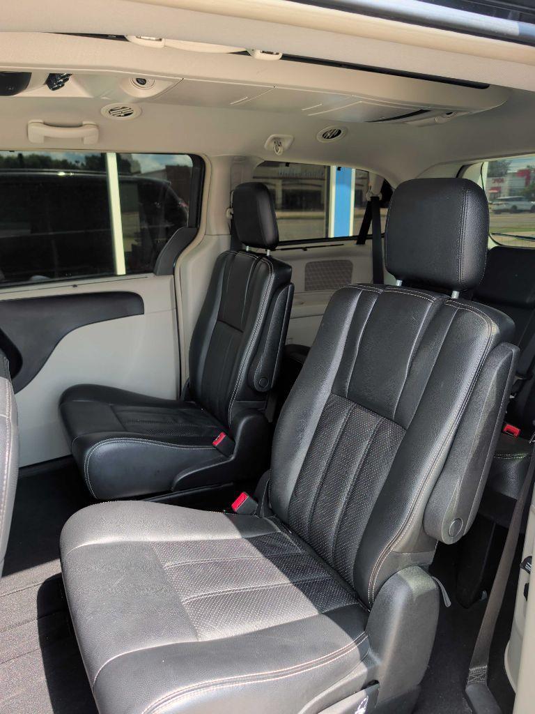 Chrysler Town & Country Touring-L 2011