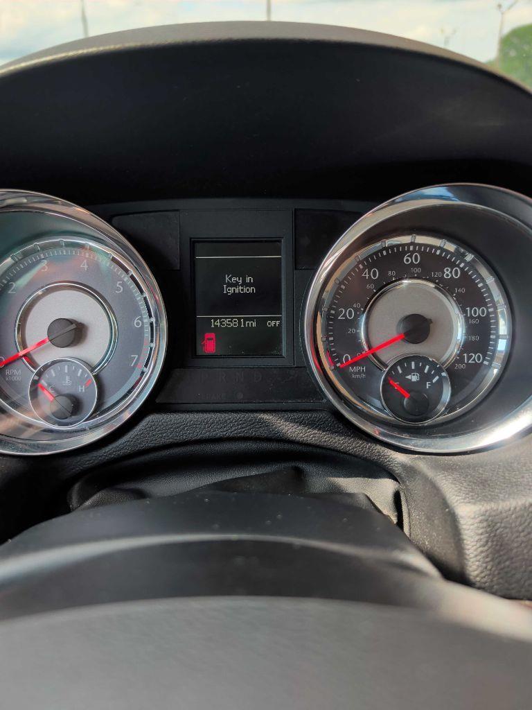 Chrysler Town & Country Touring-L 2011