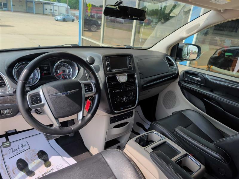 Chrysler Town & Country Touring-L 2011