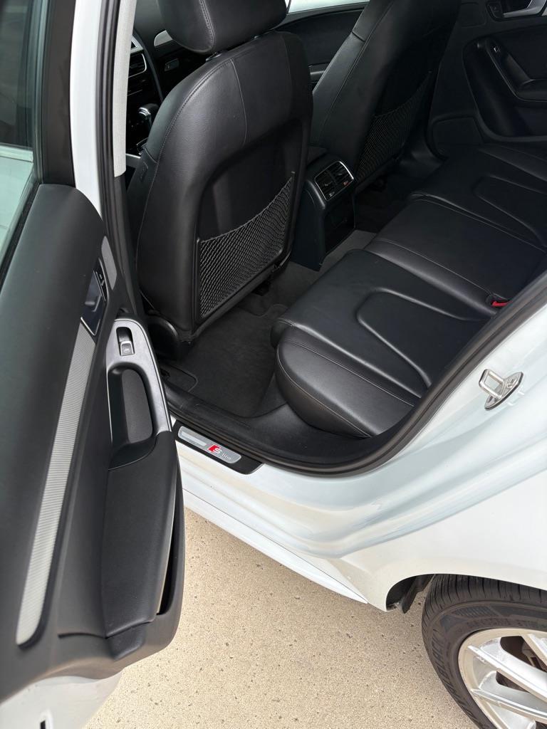 Audi A4 2.0T Sedan quattro Tiptronic 2015