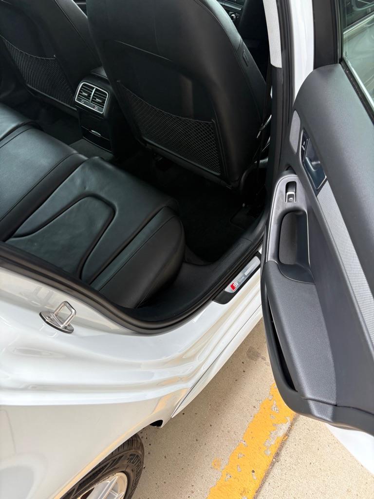 Audi A4 2.0T Sedan quattro Tiptronic 2015