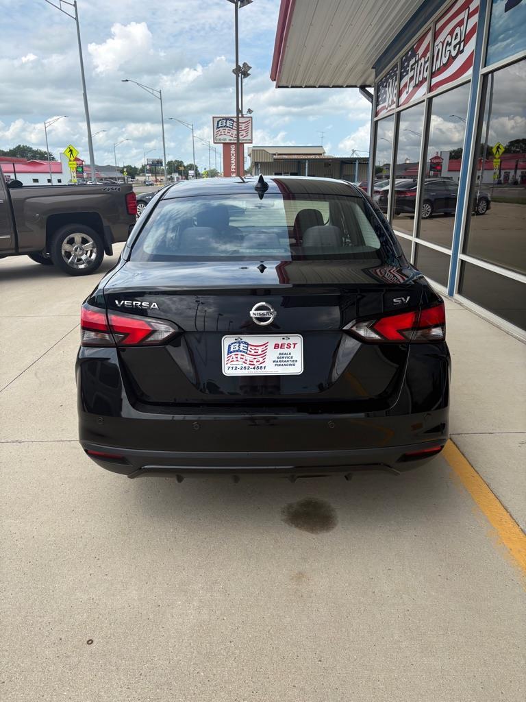 Nissan Versa SV 2021