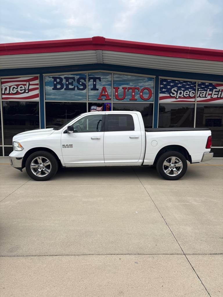 RAM 1500 SLT Crew Cab SWB 4WD 2016
