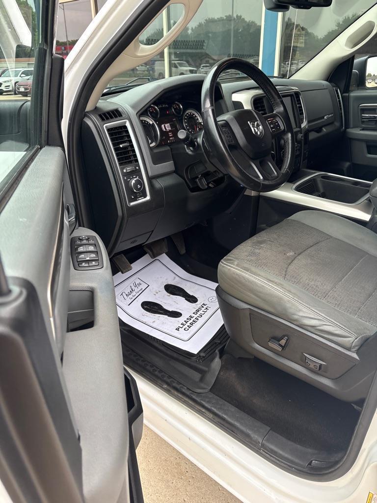 RAM 1500 SLT Crew Cab SWB 4WD 2016