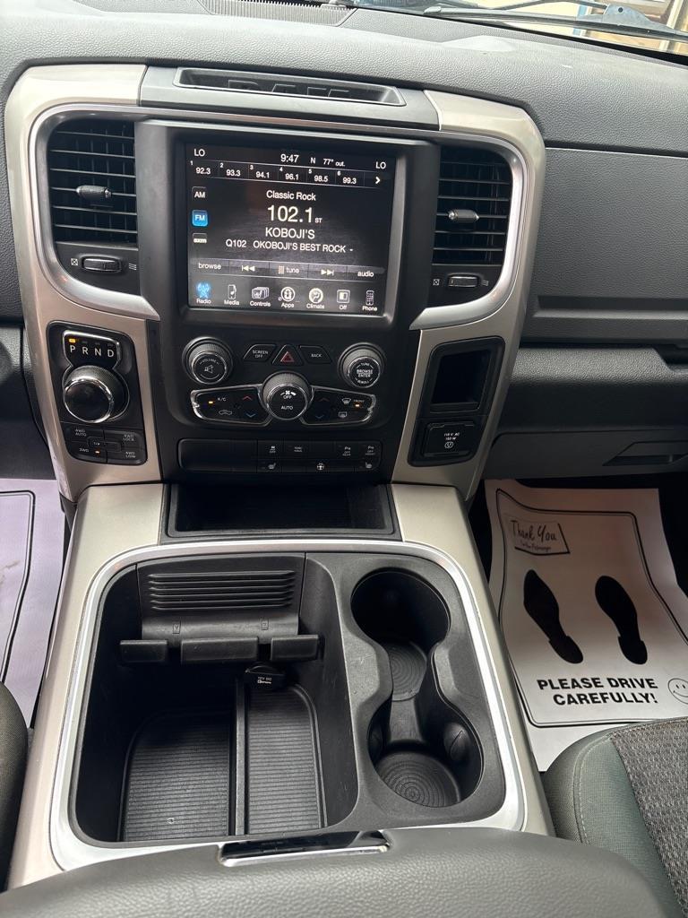 RAM 1500 SLT Crew Cab SWB 4WD 2016