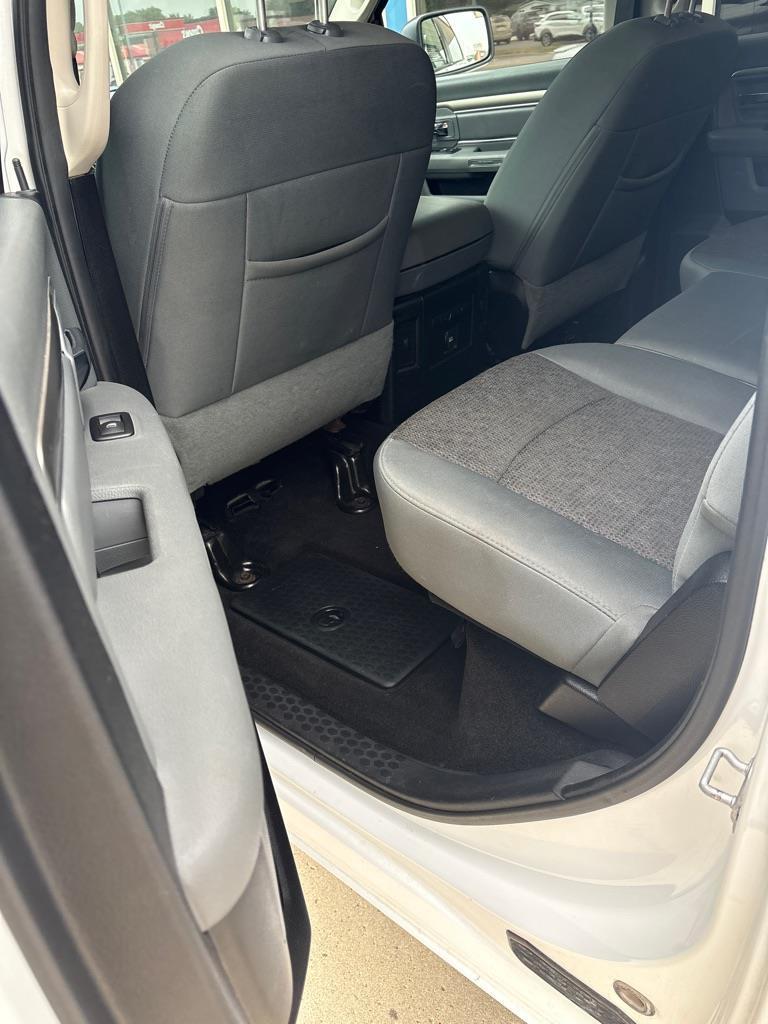 RAM 1500 SLT Crew Cab SWB 4WD 2016