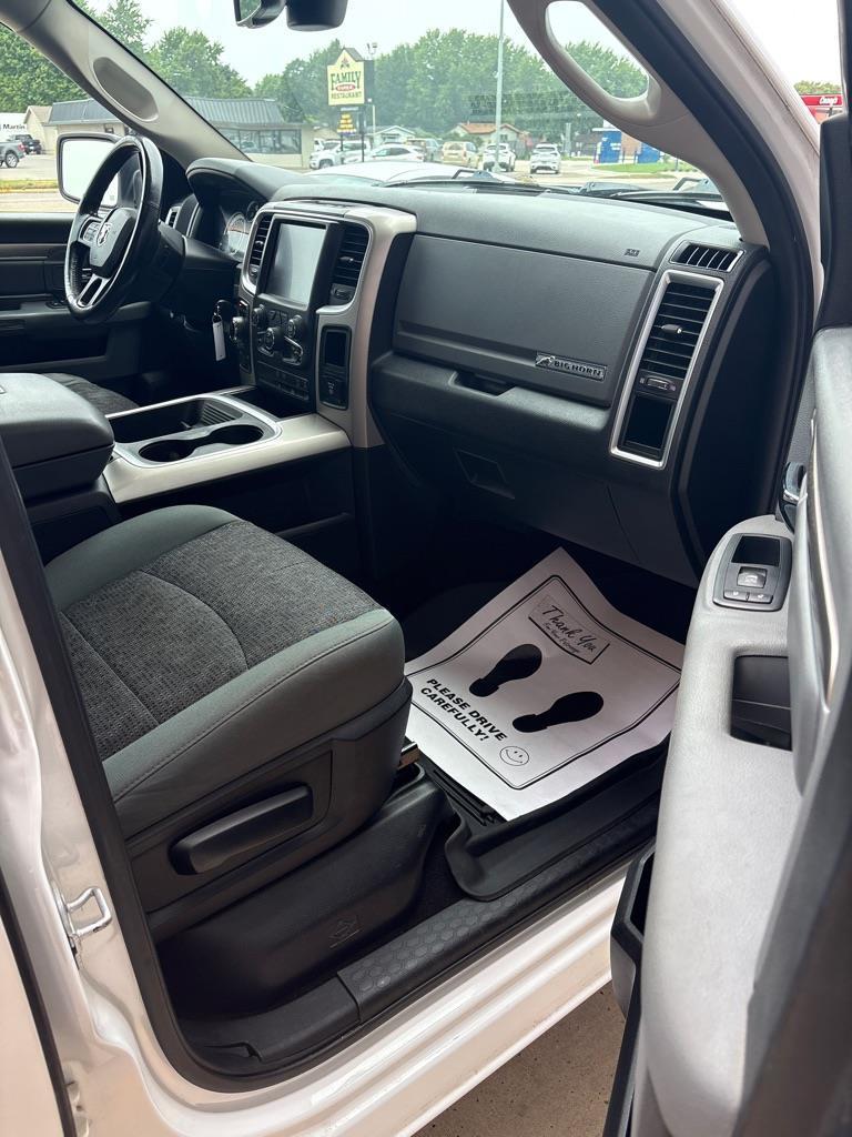 RAM 1500 SLT Crew Cab SWB 4WD 2016