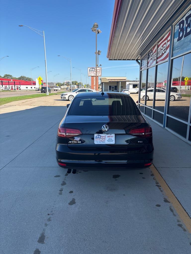 Volkswagen Jetta SE 6A 2016