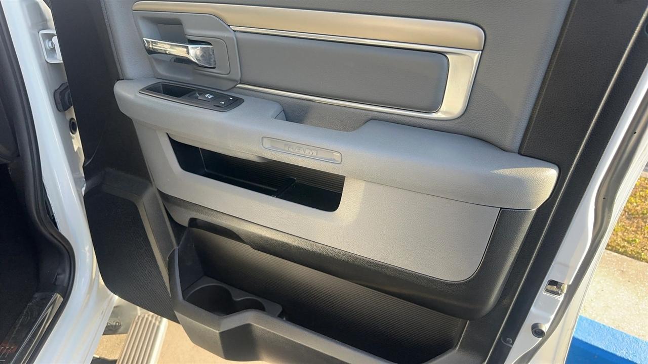 RAM 1500 Big Horn 4x2 Crew Cab 5'7" Box 2018