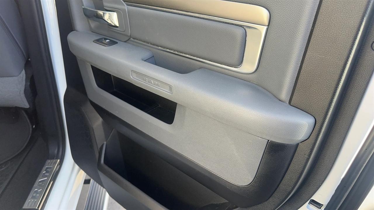 RAM 1500 Big Horn 4x2 Crew Cab 5'7" Box 2018