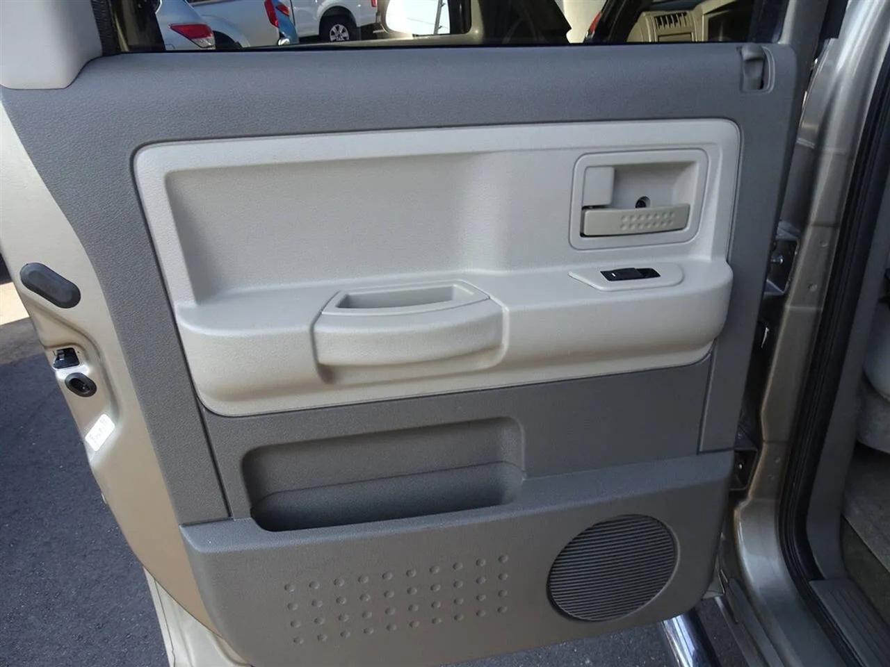 Dodge Dakota 4dr Quad Cab 131 SLT 2006