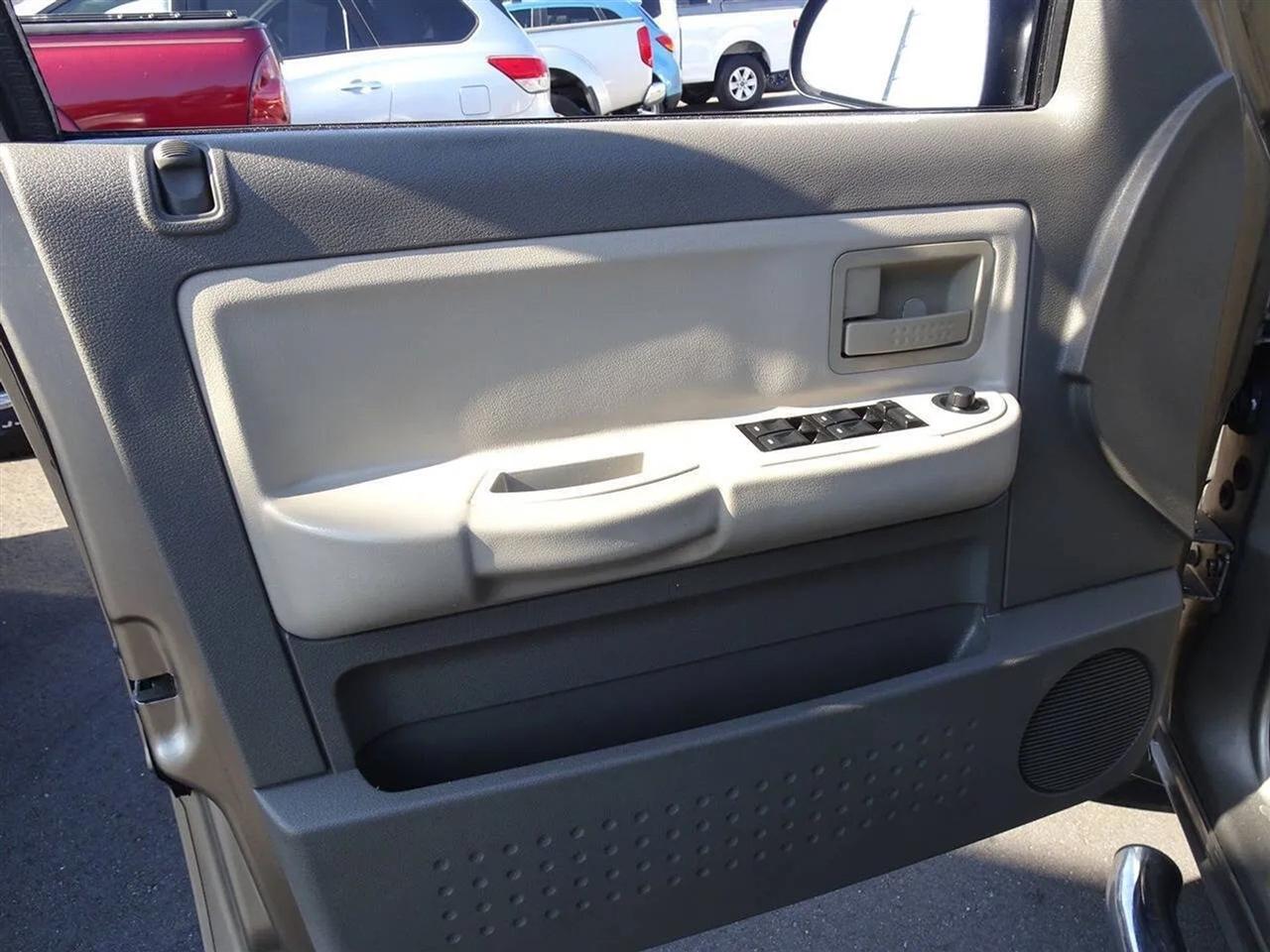 Dodge Dakota 4dr Quad Cab 131 SLT 2006