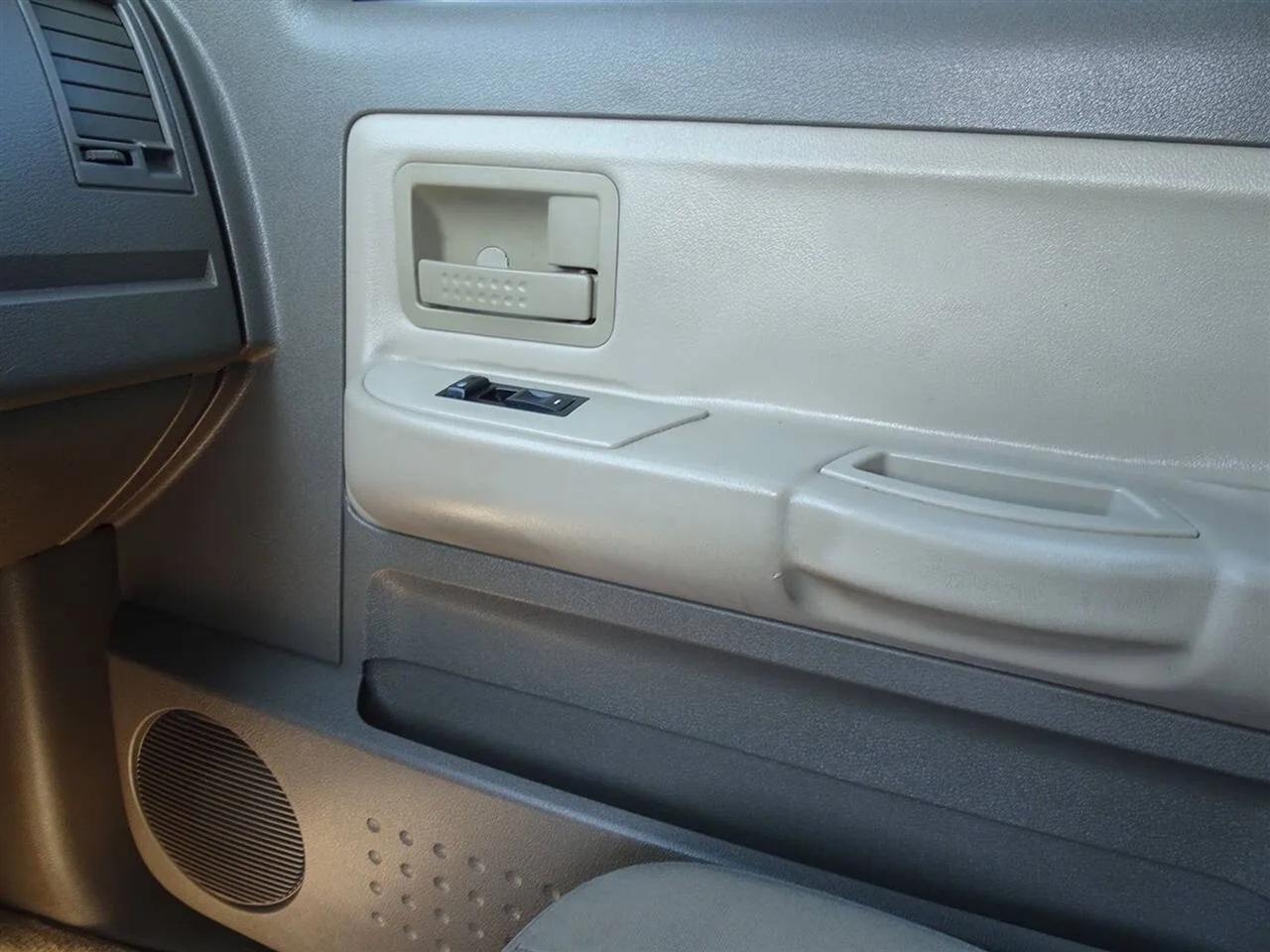 Dodge Dakota 4dr Quad Cab 131 SLT 2006