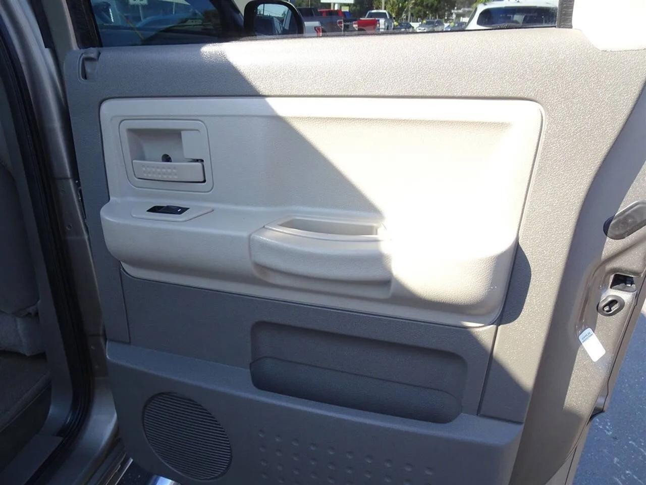 Dodge Dakota 4dr Quad Cab 131 SLT 2006