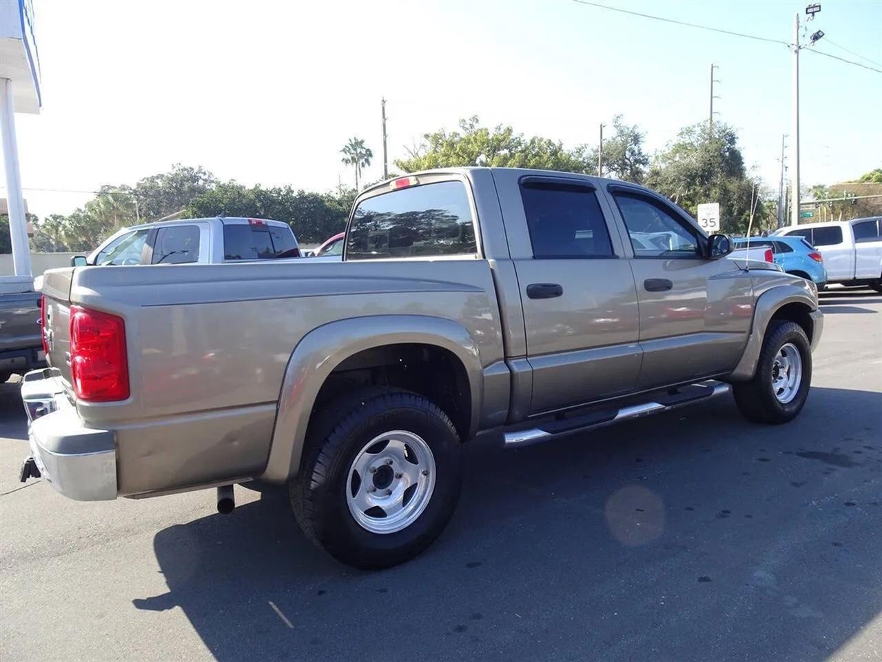 Dodge Dakota 4dr Quad Cab 131 SLT 2006