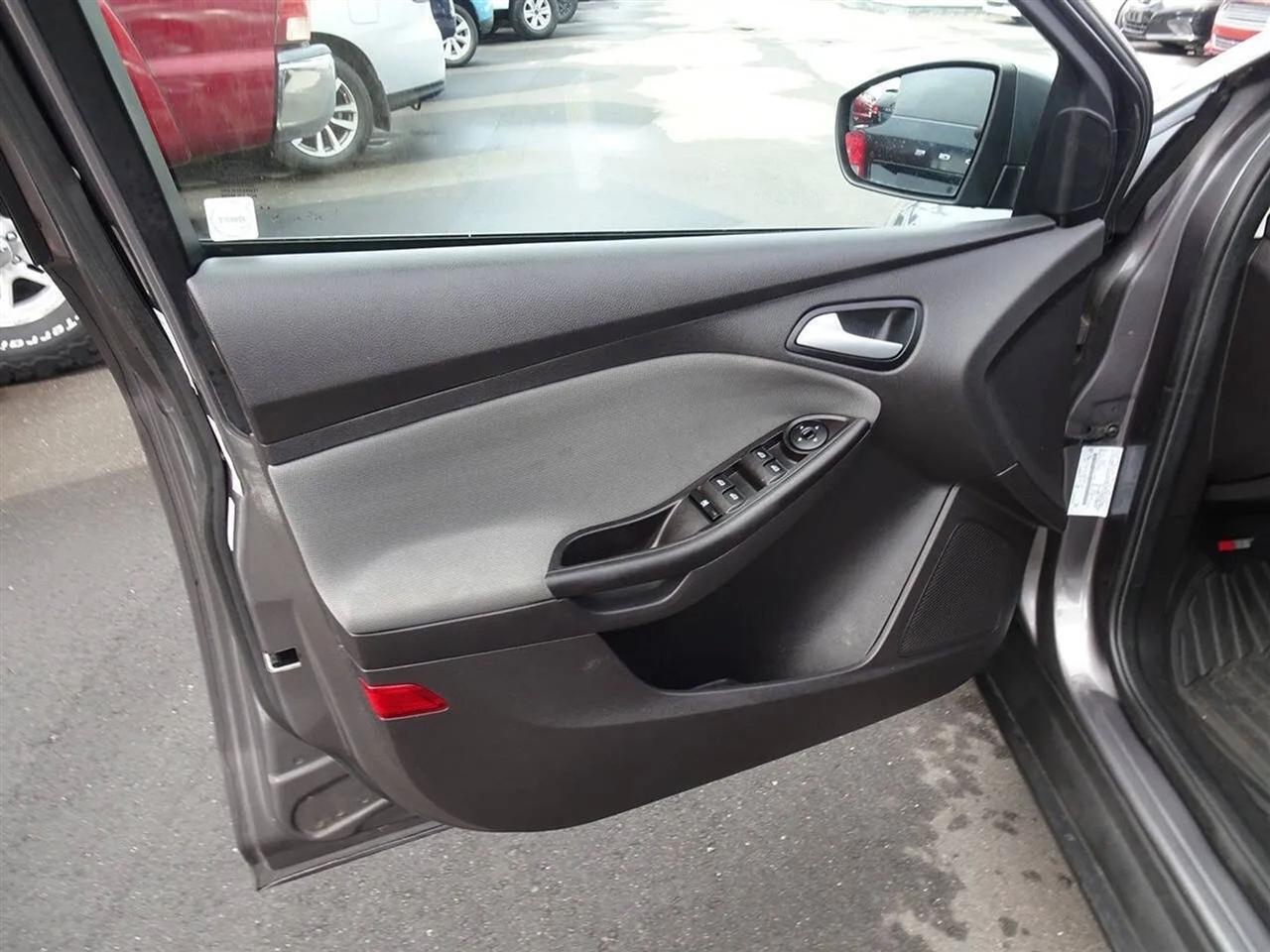 Ford Focus 5dr HB SE 2014