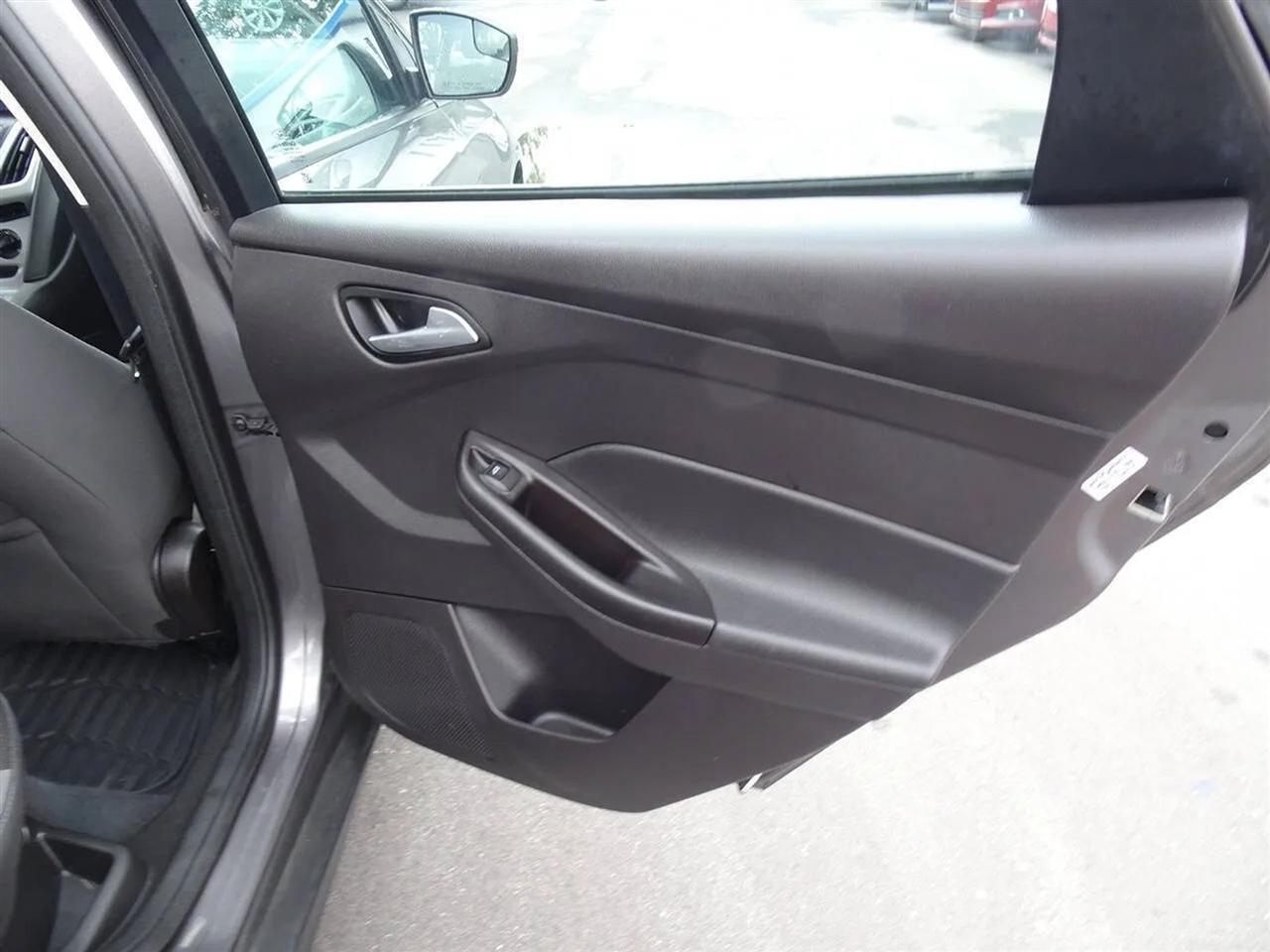 Ford Focus 5dr HB SE 2014