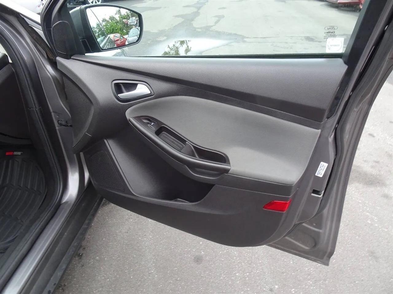 Ford Focus 5dr HB SE 2014