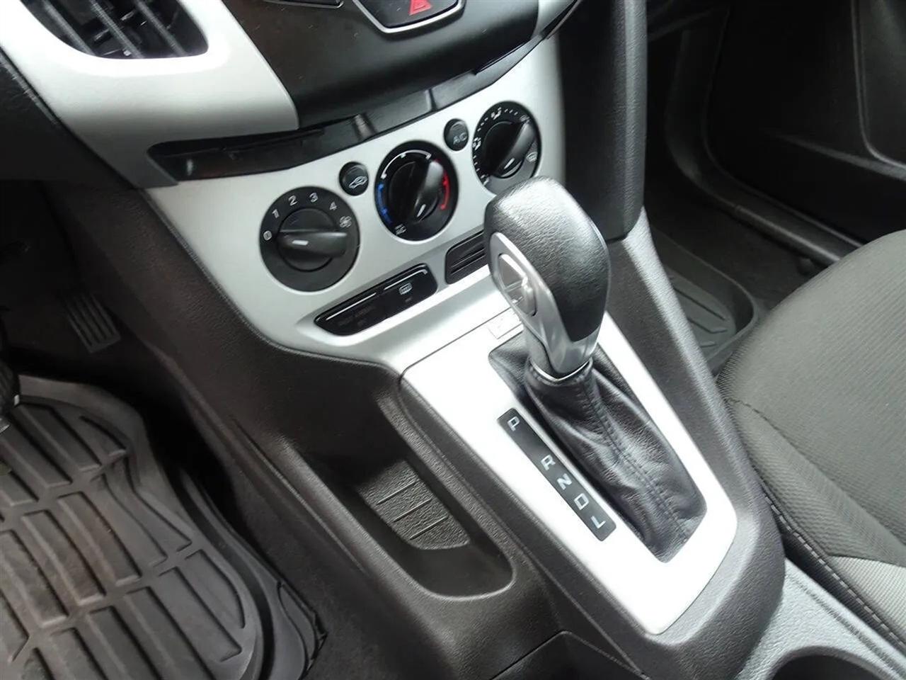 Ford Focus 5dr HB SE 2014