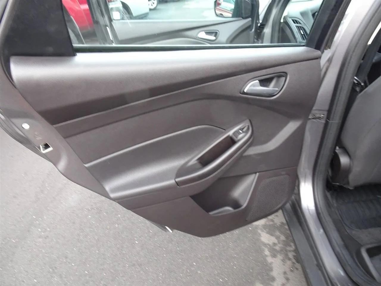 Ford Focus 5dr HB SE 2014