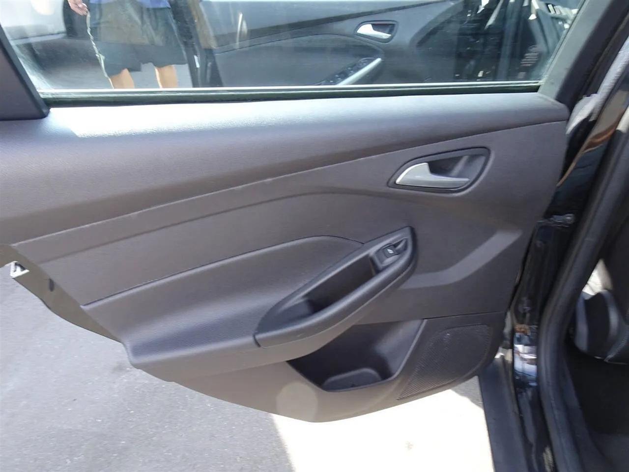 Ford Focus 5dr HB SE 2014