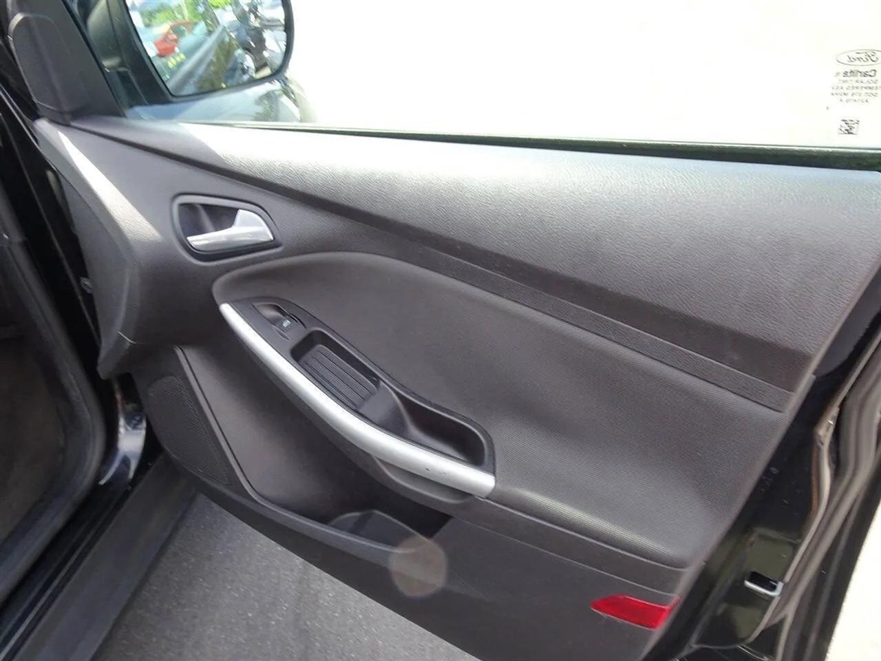 Ford Focus 5dr HB SE 2014