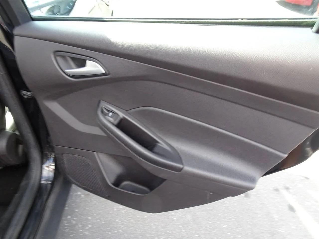 Ford Focus 5dr HB SE 2014