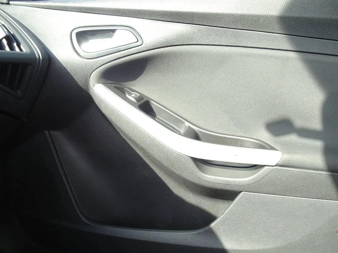 Ford Focus 5dr HB SE 2014