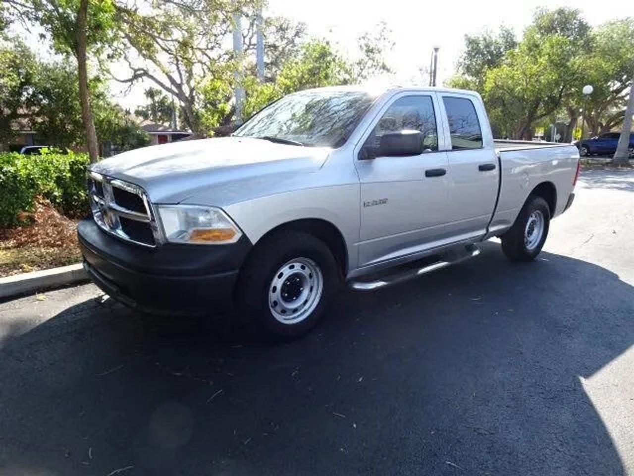 Dodge Ram 1500 2WD Quad Cab 140.5" ST 2010