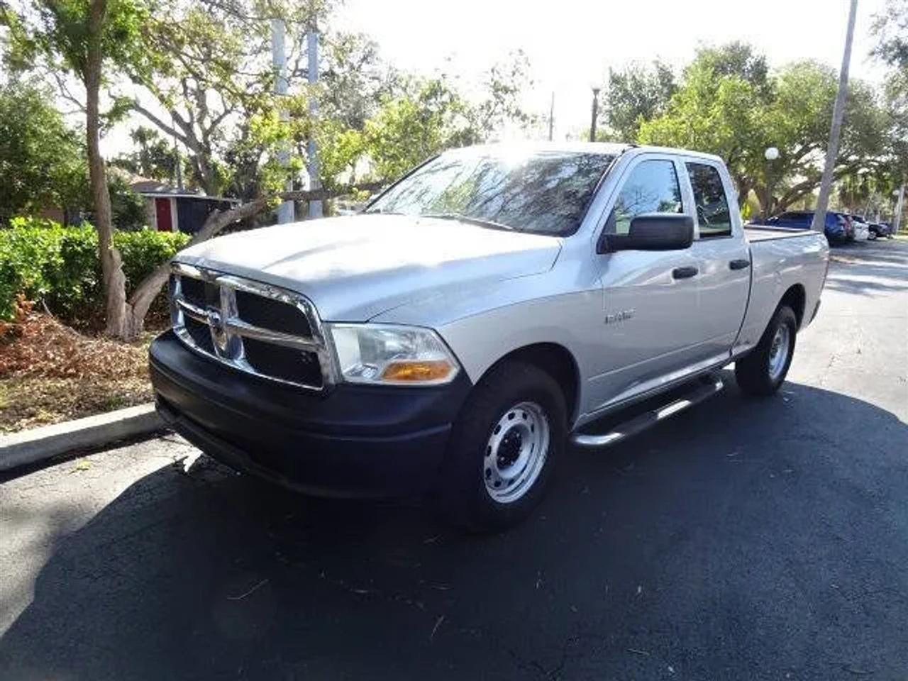 Dodge Ram 1500 2WD Quad Cab 140.5" ST 2010