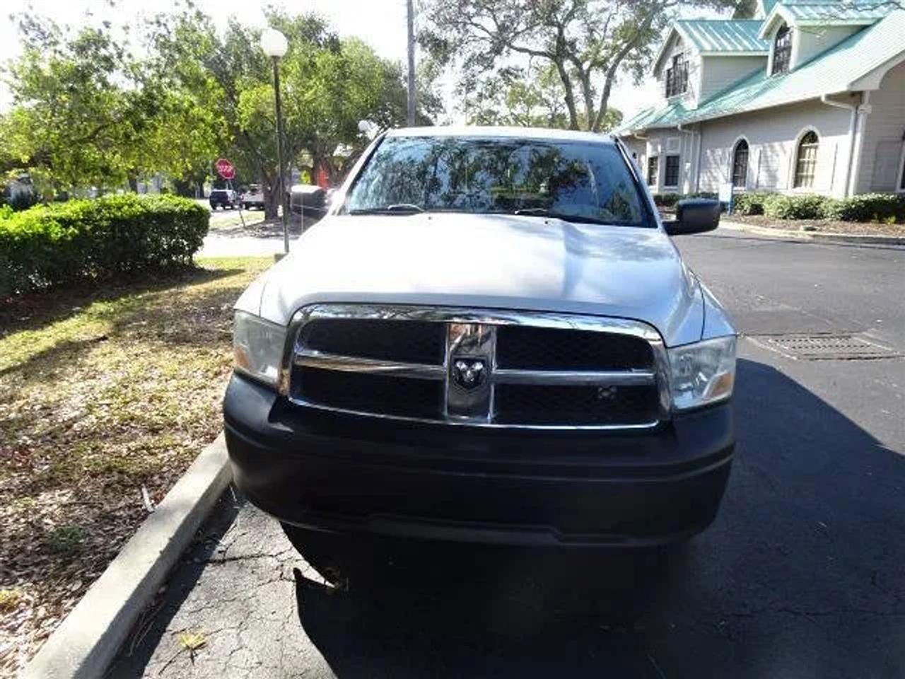 Dodge Ram 1500 2WD Quad Cab 140.5" ST 2010