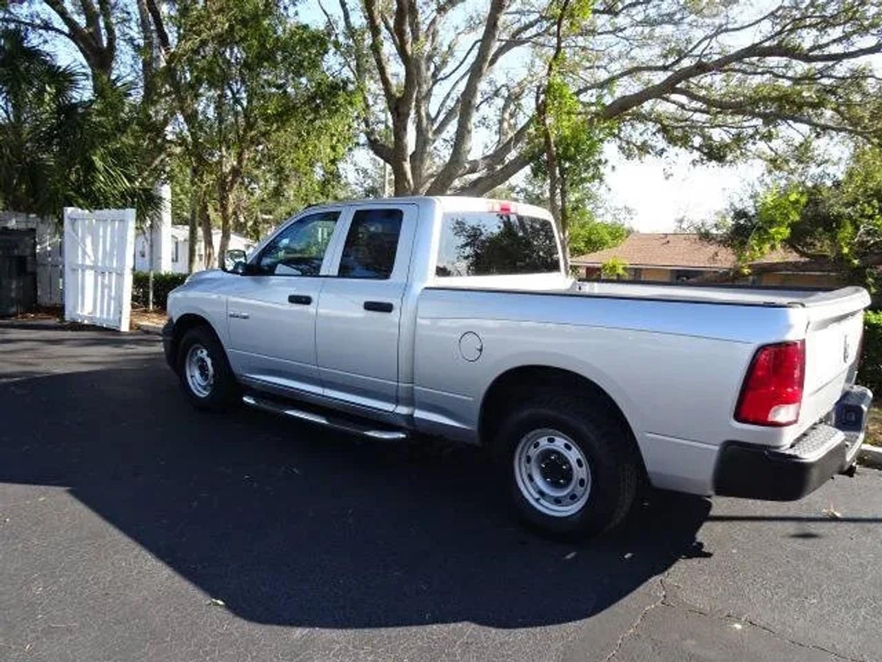 Dodge Ram 1500 2WD Quad Cab 140.5" ST 2010