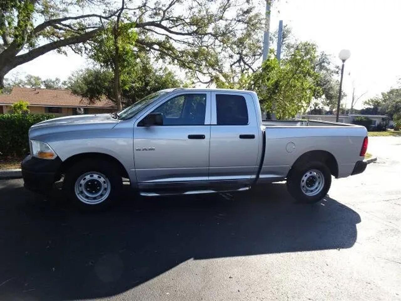 Dodge Ram 1500 2WD Quad Cab 140.5" ST 2010