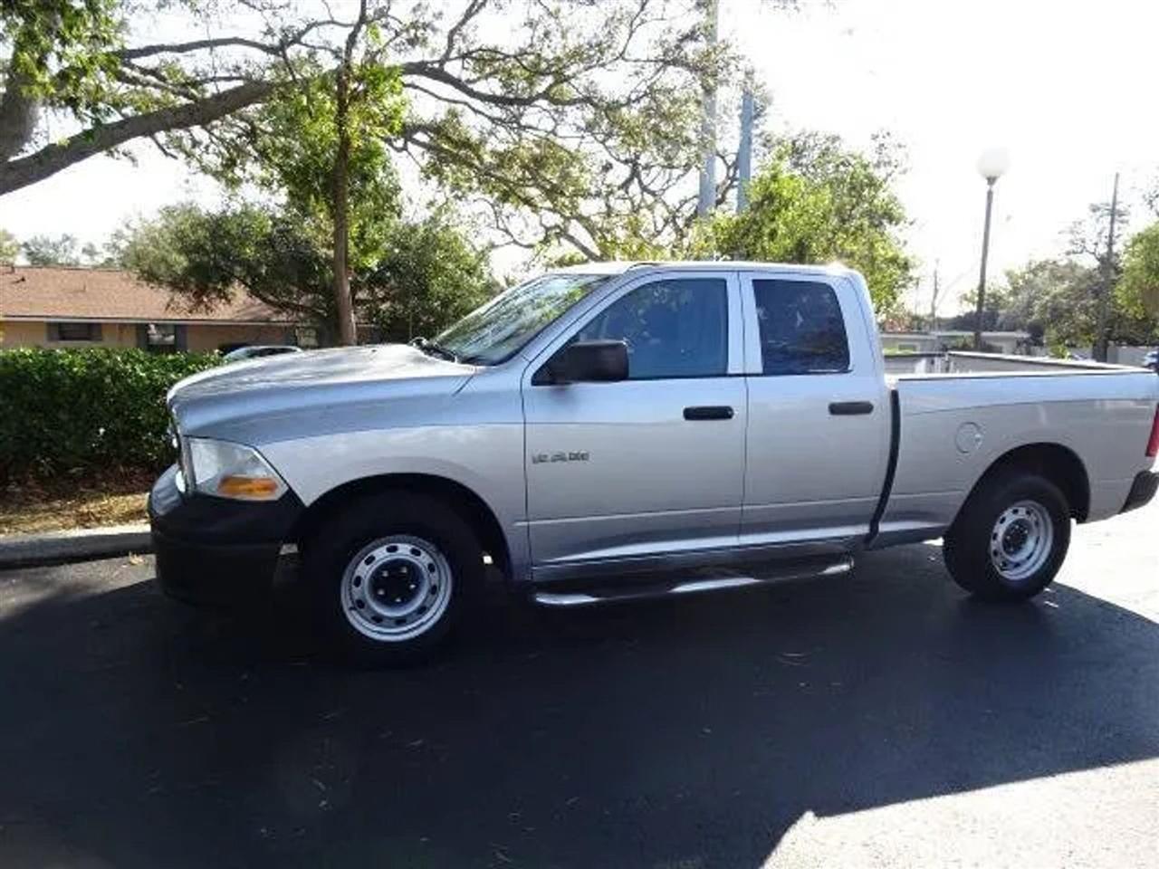 Dodge Ram 1500 2WD Quad Cab 140.5" ST 2010