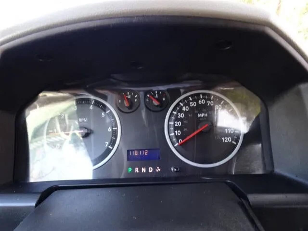 Dodge Ram 1500 2WD Quad Cab 140.5" ST 2010