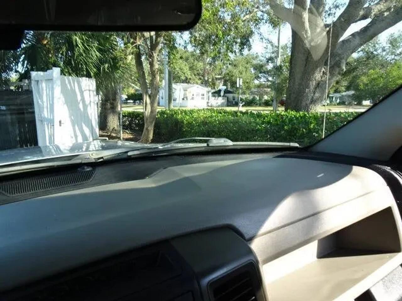 Dodge Ram 1500 2WD Quad Cab 140.5" ST 2010