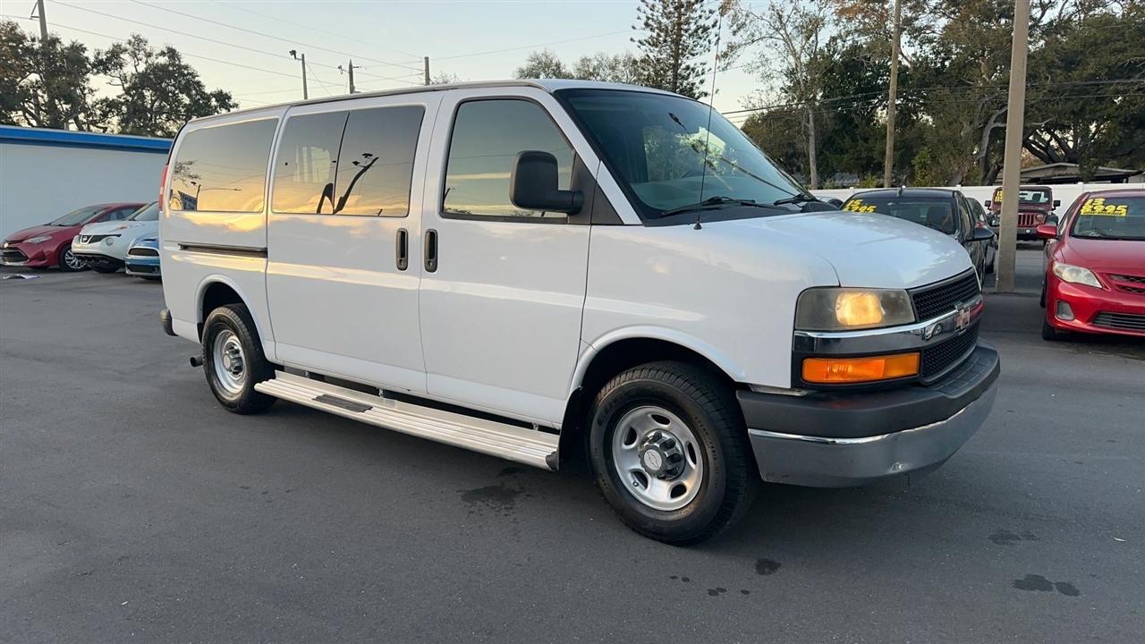 Chevrolet Express Passenger RWD 3500 135" 1LT 2012