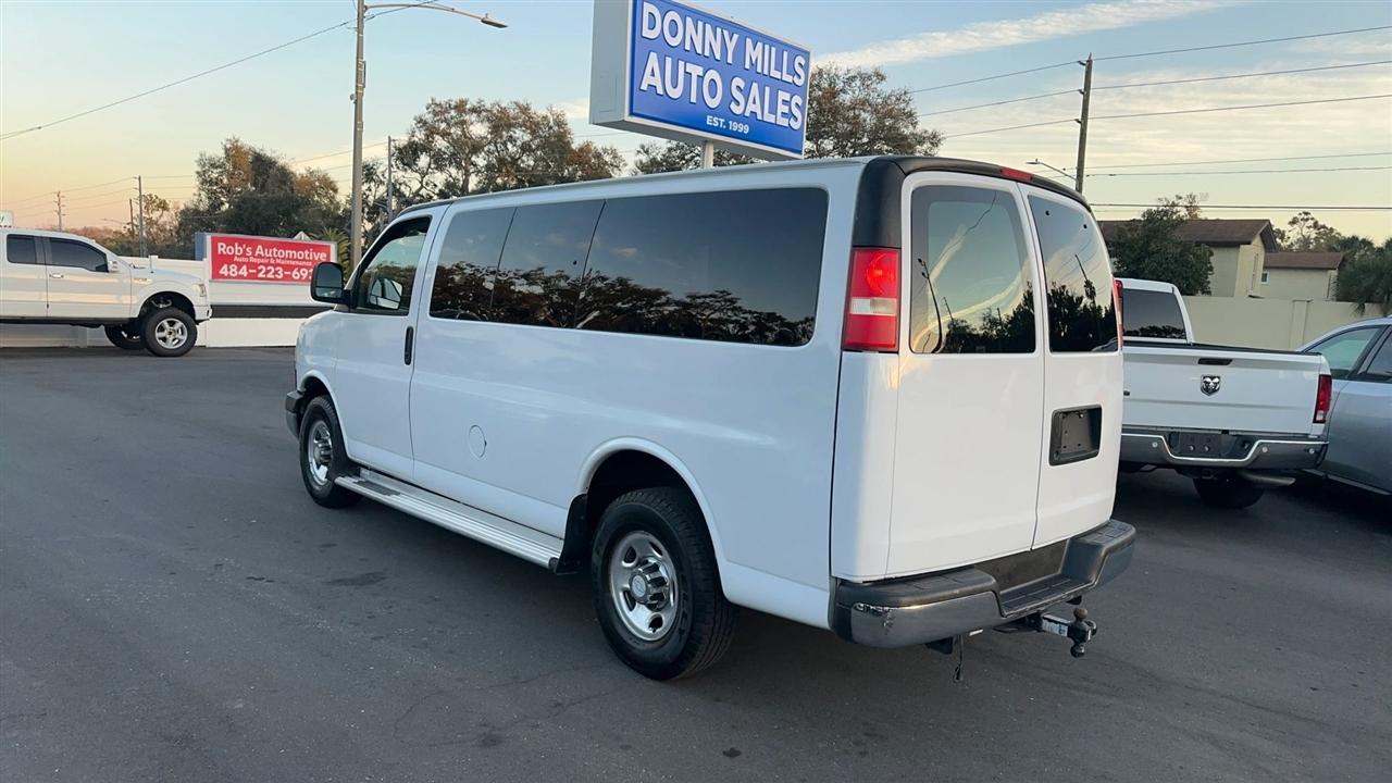 Chevrolet Express Passenger RWD 3500 135" 1LT 2012