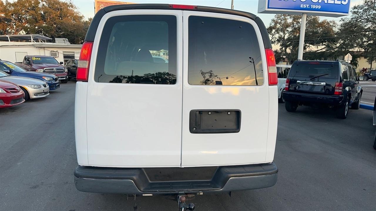 Chevrolet Express Passenger RWD 3500 135" 1LT 2012